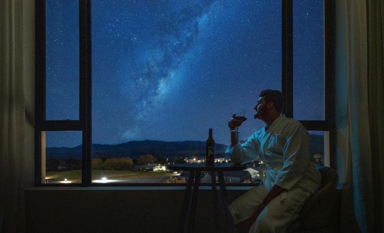 Galaxy Boutique Hotel Lake Tekapo Bagian luar foto Milky Way over the town of Stargazing